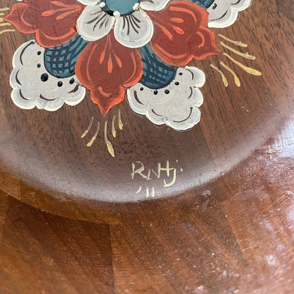 VTG Hand Painted Folk Art Wooden Bowl! Great Condition! Signed RNJH? 7” - Picture 7 of 9